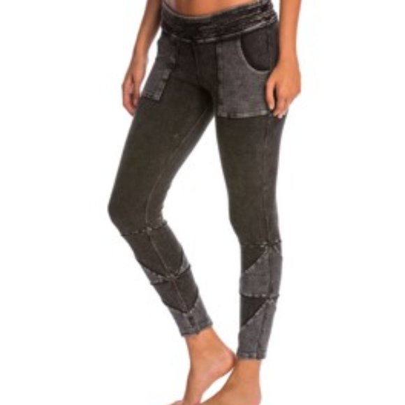 Free People FP Movement Kyoto Two-Toned Black Med-Rise Ankle Leggings Sz XS VGC - Picture 4 of 10